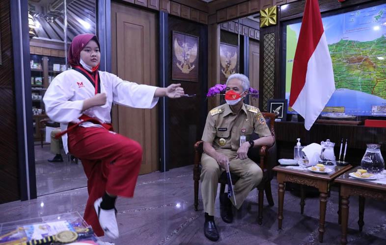 Aksi Atlet Taekwondo Belia Peraih 4 Medali Emas Ini Bikin Ganjar Merinding