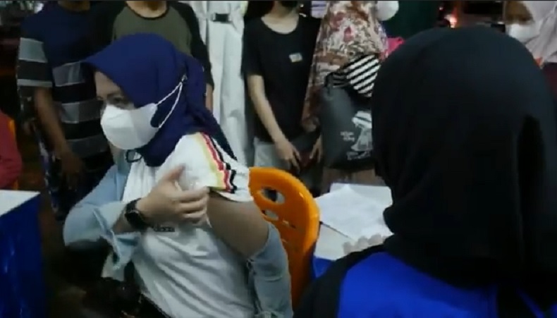 Vaksinasi Covid-19 Malam Hari di Pontianak Diserbu Warga, Ini Lokasinya