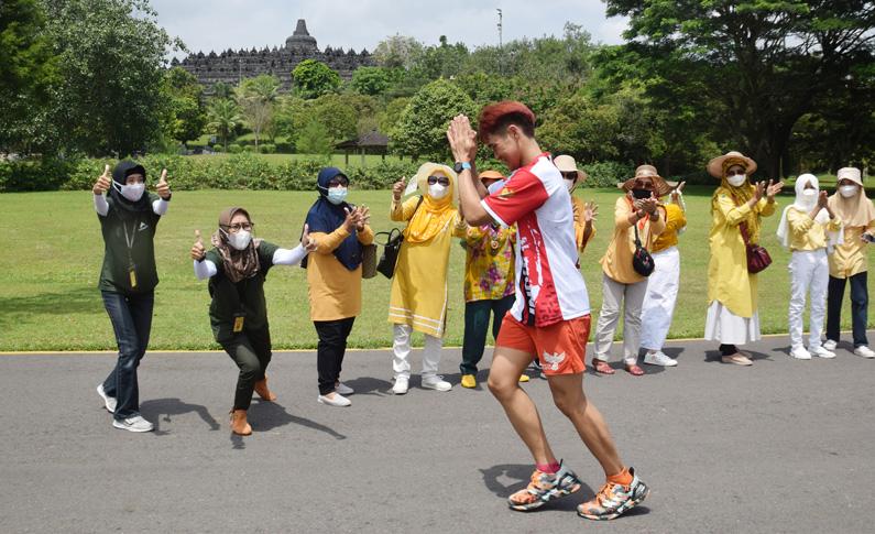 Demi Galang Dana Kemanusiaan, Pemuda Ini Lari Mengelilingi Candi Borobudur 30 Putaran