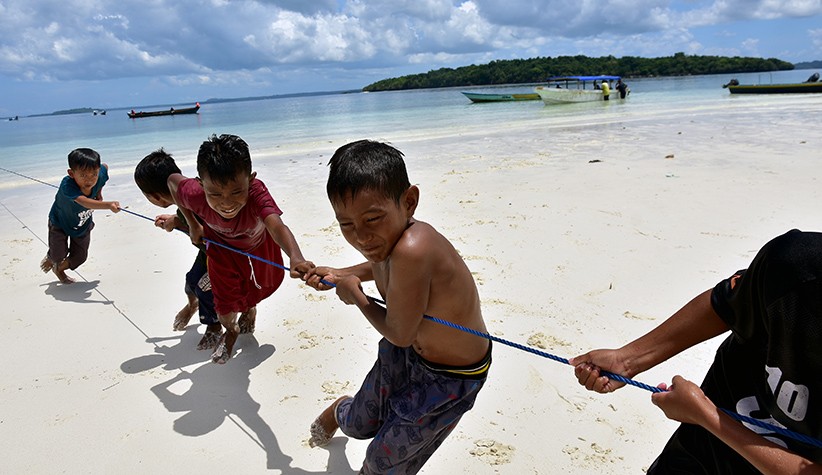 Tradisi Wer Warat Maluku Tenggara, Tangkap Ikan dengan Tali dan Daun Kelapa - Bagian 3