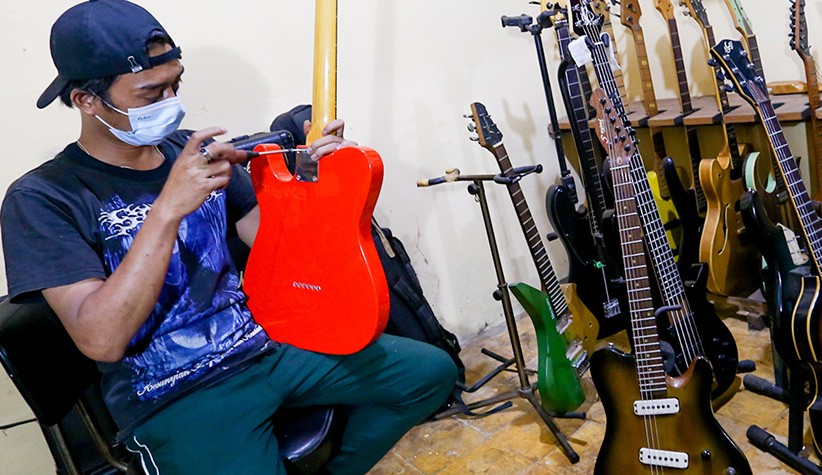Intip Pembuatan Gitar Listrik di Tangerang Selatan - Bagian 3