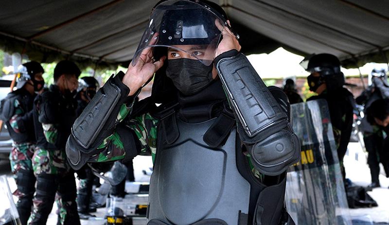 Prajurit TNI AU Siap Hadapi Aksi Anarkistis di Kawasan Bandara - Bagian 3