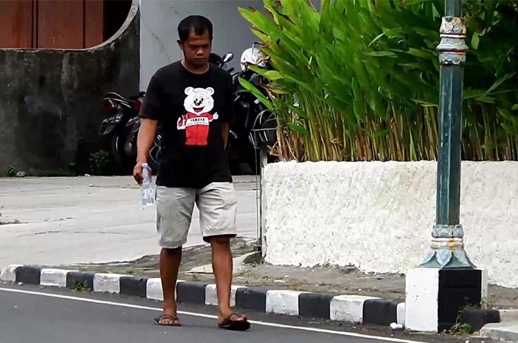 Pria di Gunungkidul Jalan Kaki 25 Kilometer, Penuhi Nazar Anak Kembali Sekolah