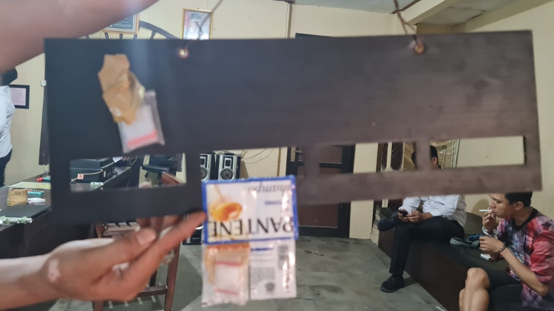 Modus Baru Jualan Narkoba di Lampung, Sabu Ditempel ke Rencengan Shampo