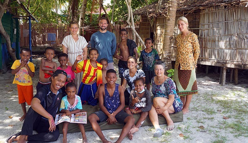Potret Bule Cantik Asal Belanda Jadi Pengajar di Raja Ampat - Bagian 2