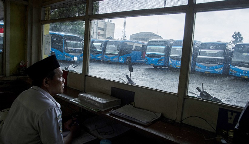 Rugi, Bus Damri Bandung Berhenti Beroperasi - Bagian 2