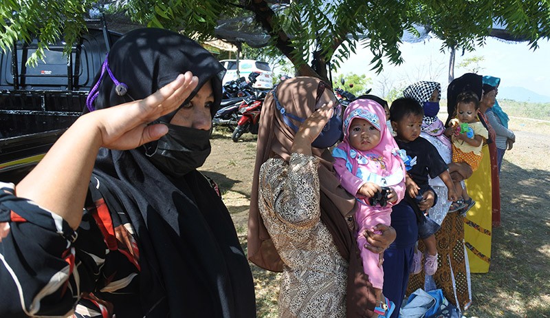 Warga Perbukitan Tandus di Situbondo Ikuti Upacara Hari Sumpah Pemuda - Bagian 2