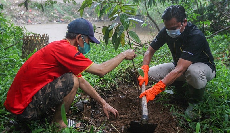 MNC Bank dan MNC Peduli Donasikan 100 Bibit Pohon kepada Ciliwung Institute - Bagian 3