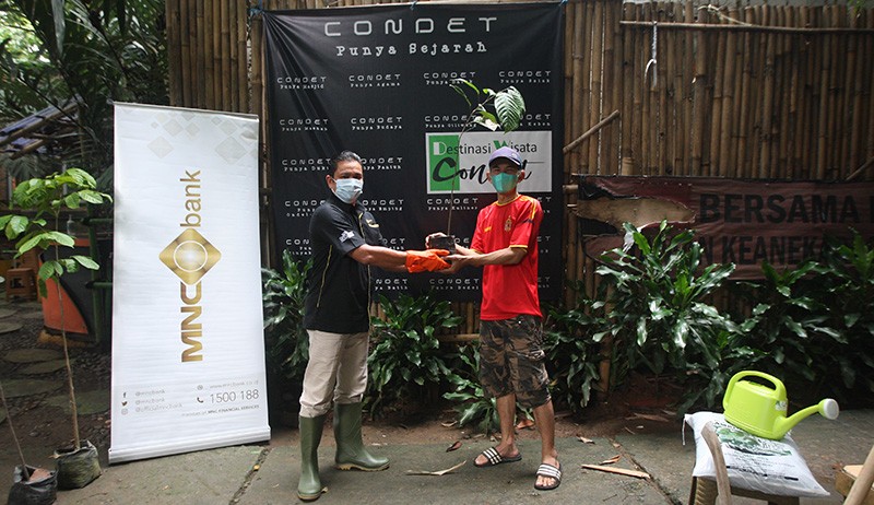 MNC Bank dan MNC Peduli Donasikan 100 Bibit Pohon kepada Ciliwung Institute - Bagian 2