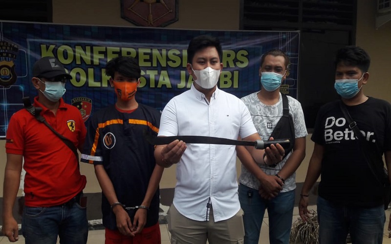 title Resahkan Sopir, 3 Pemalak Bawa Parang di Batubara Ditangkap Polisi Resahkan Sopir, 3 Pemalak Bawa Parang di Batubara Ditangkap Polisi