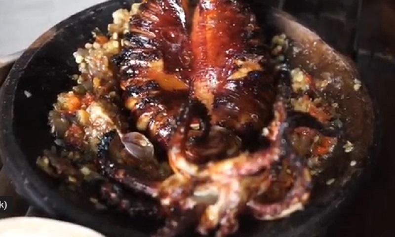 Cumi Bakar Geprek, Kuliner Khas Pantai Serang Blitar Favorit Wisatawan 
