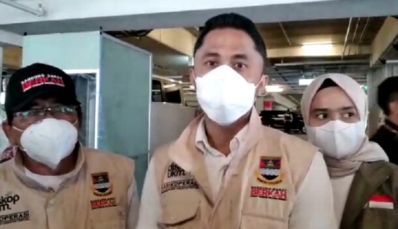 title Dekatkan Pelayanan ke Masyarakat KBB, Hengki Kurniawan Ngantor di Kecamatan Dekatkan Pelayanan ke Masyarakat KBB, Hengki Kurniawan Ngantor di Kecamatan