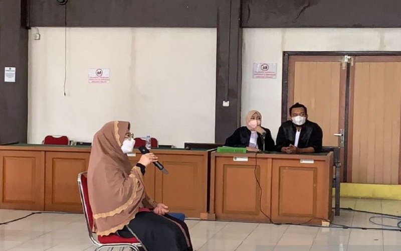 Ibu Guru yang Ditangkap Jelang Magrib Kasus Korupsi Dana Bos Didakwa 20 Tahun Penjara