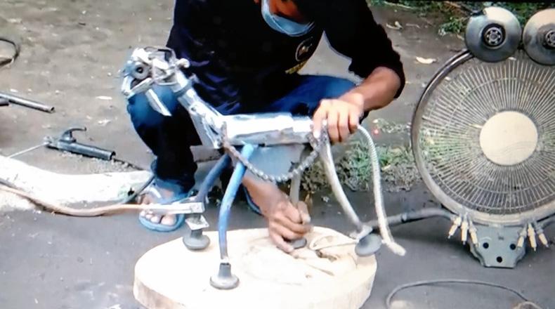 Peringati Hari Sumpah Pemuda, Seniman di Klaten Pamerkan 93 Karya Seni Berbahan Rongsokan