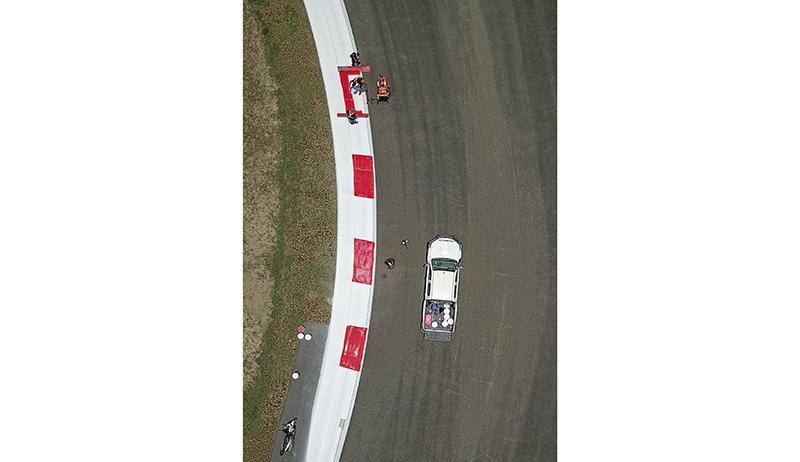 Pekerja Didatangkan dari Inggris Selesaikan Pengecatan Sirkuit Mandalika - Bagian 2