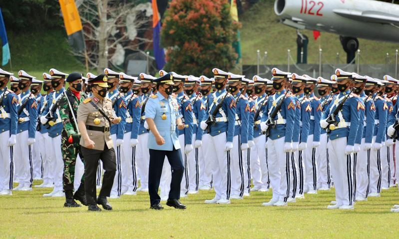 Diwisuda Panglima TNI dan Kapolri, 982 Taruna Akademi TNI dan Akpol Lulus Pendidikan Dasar