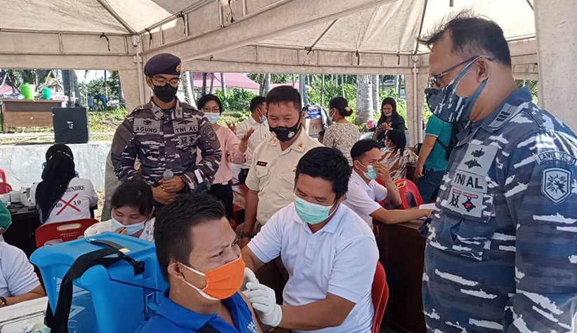 Pangkalan TNI AL Nias Gelar Serbuan Vaksinasi - Bagian 2
