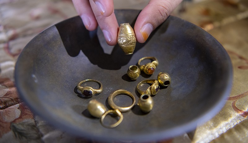 Penampakan Emas Peninggalan Kerajaan Sriwijaya Ditemukan di Dasar Sungai Musi - Bagian 1