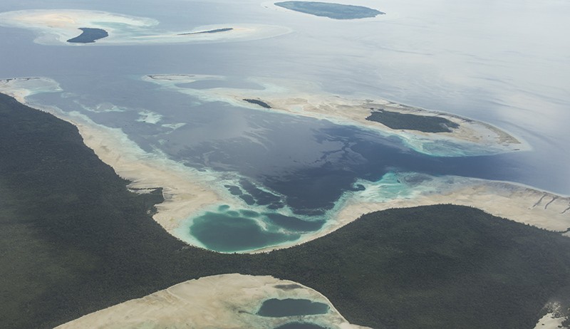 Air Laut Surut, Ini Penampakan dari Udara Fenomena Meti di Maluku - Bagian 2