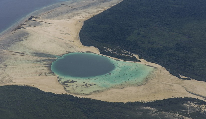 Air Laut Surut, Ini Penampakan dari Udara Fenomena Meti di Maluku - Bagian 1