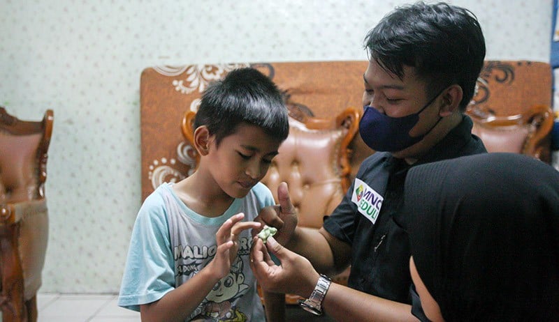 MNC Peduli Berikan Alat Bantu Dengar untuk Anak Penderita Gangguan Pendengaran - Bagian 3