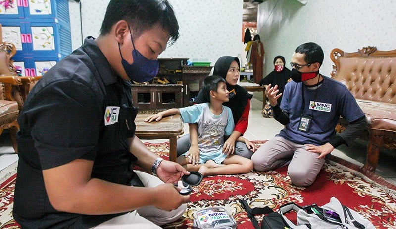 MNC Peduli Berikan Alat Bantu Dengar untuk Anak Penderita Gangguan Pendengaran - Bagian 4