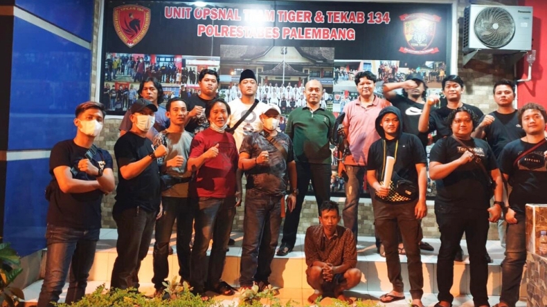 title Dikejar Utang Koperasi, Cucu di Palembang Pukuli Nenek Dikejar Utang Koperasi, Cucu di Palembang Pukuli Nenek