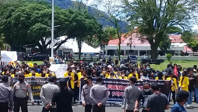 Ratusan Pemuda di Sangihe Tolak Beroperasinya PT Tambang Mas Sangihe