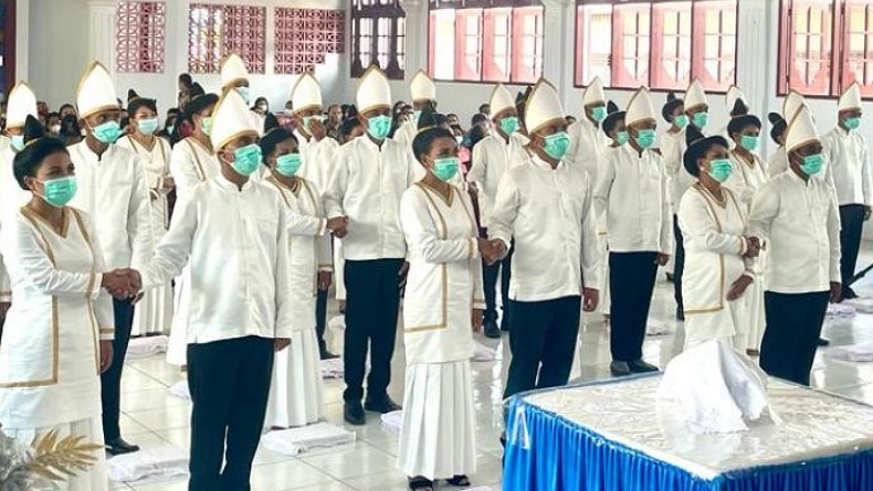 title Mengharukan, 20 Pasangan Kurang Mampu di Sangihe Ikut Nikah Massal  Mengharukan, 20 Pasangan Kurang Mampu di Sangihe Ikut Nikah Massal
