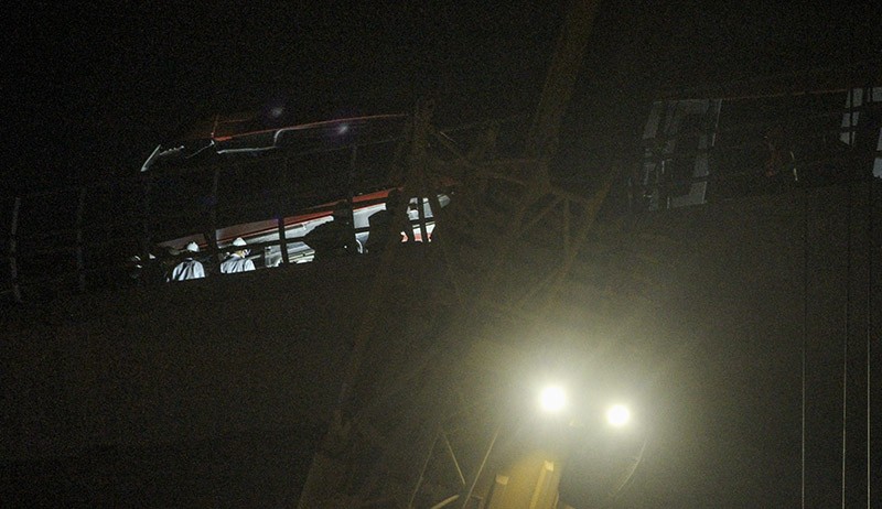 Evakuasi 2 Kereta LRT Kecelakaan di Ruas Cibubur-Ciracas - Bagian 1