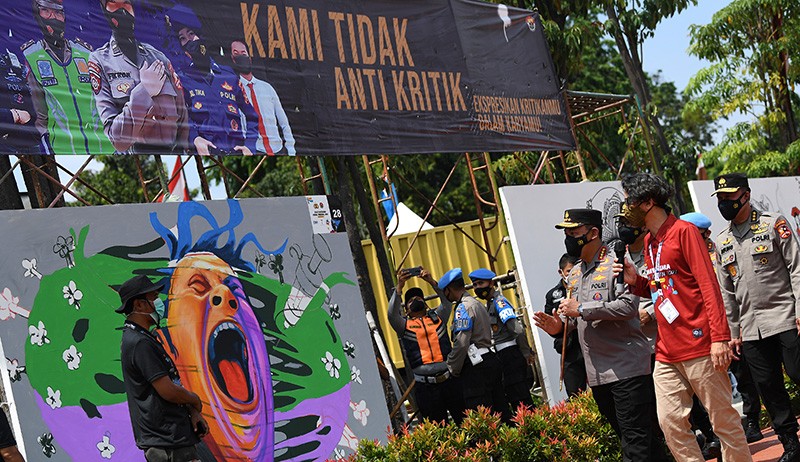 Momen Kapolri Cek Lomba Mural Kritik terhadap Polri - Bagian 3