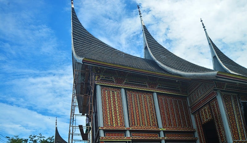 Perawatan Replika Rumah Gadang Gajah Maharam - Bagian 1