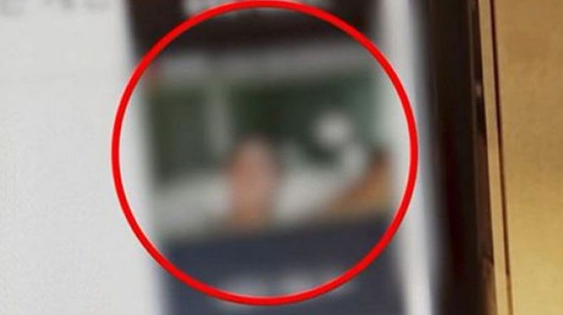  Waduh, Profesor Ini Beri Kuliah Online sambil Mandi Telanjang