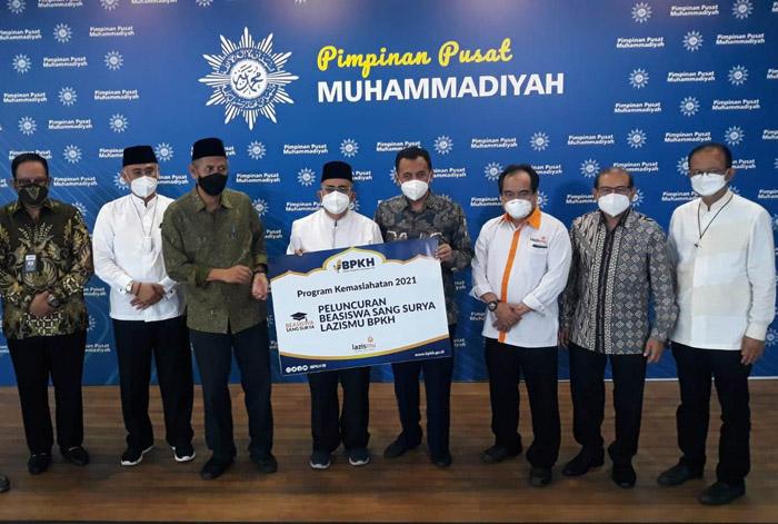 BPKH Salurkan Beasiswa bagi Mahasiswa Berprestasi dari Keluarga Kurang Mampu