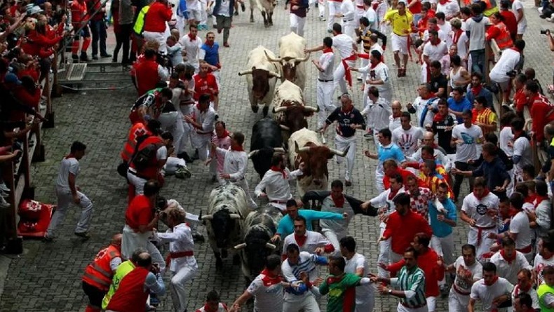 title Tragis, Pria Paruh Baya Tewas usai Ditanduk Banteng dalam Festival di Spanyol Tragis, Pria Paruh Baya Tewas usai Ditanduk Banteng dalam Festival di Spanyol