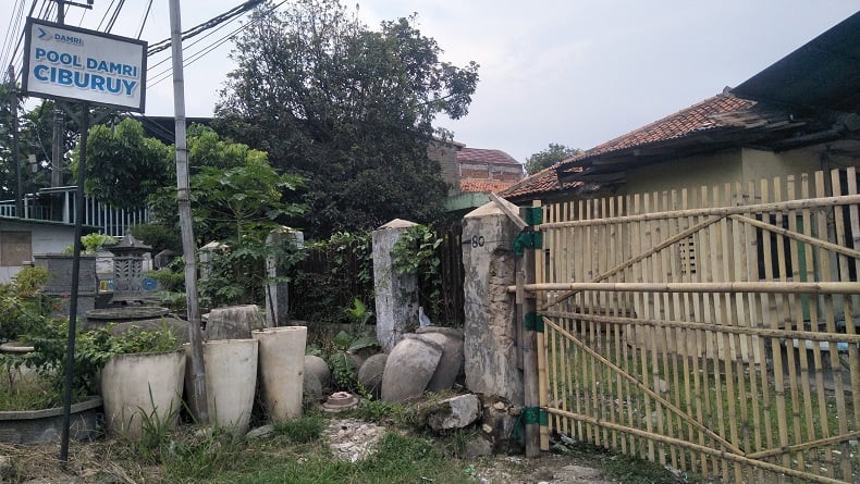 Rute Alun-alun Bandung-Ciburuy Stop Beroperasi, Pool DAMRI Sepi dan Gerbang Digembok