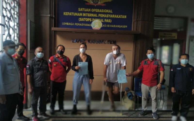 2 WNA Pakai Surat PCR Palsu Masuk Bali Dideportasi usai Bebas dari Penjara 