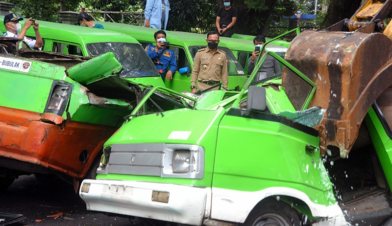 Ratusan Angkot Kota Bogor Dihancurkan, Ini Penggantinya - Bagian 1