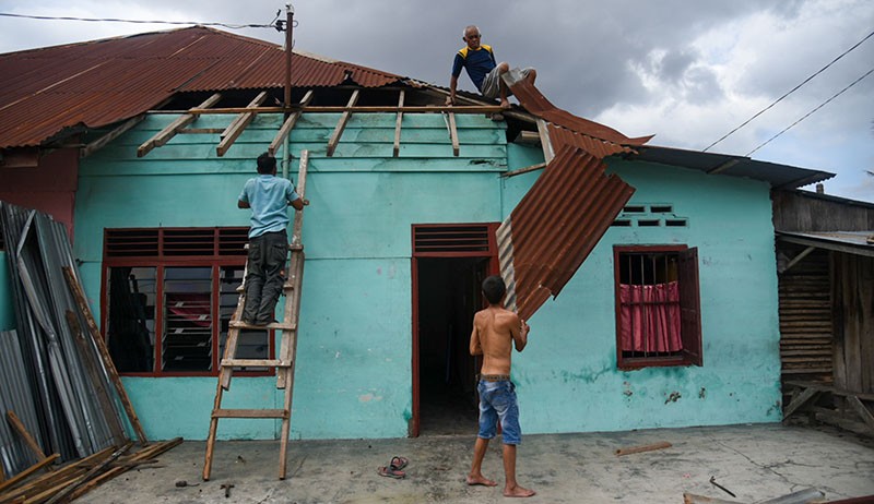 Dampak Angin Puting Beliung di Medan, 11 Rumah Rusak - Bagian 2