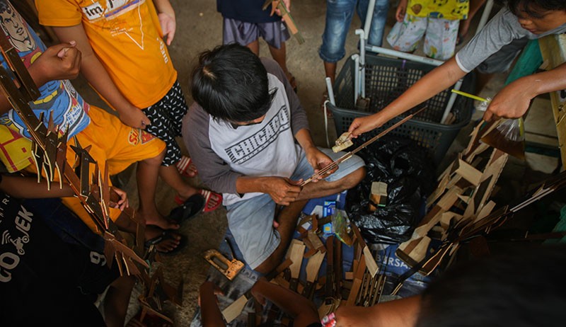 Limbah Kayu Diubah Menjadi Mainan Anak Bernilai Puluhan Ribu Rupiah - Bagian 4