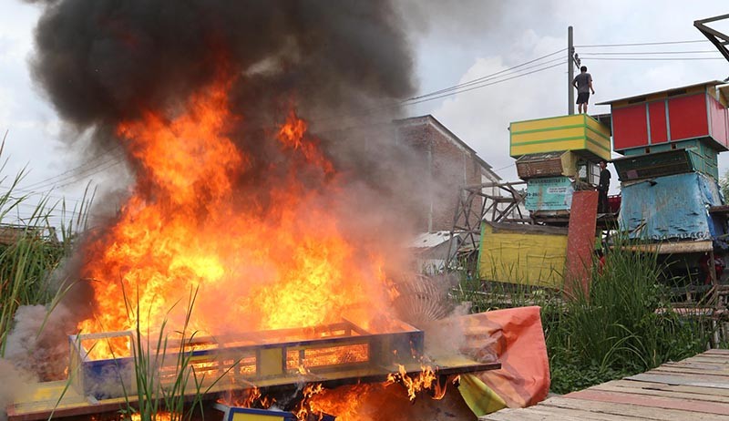 Merpati Balap Jadi Ajang Judi, Kandang Dibakar Petugas Gabungan - Bagian 2