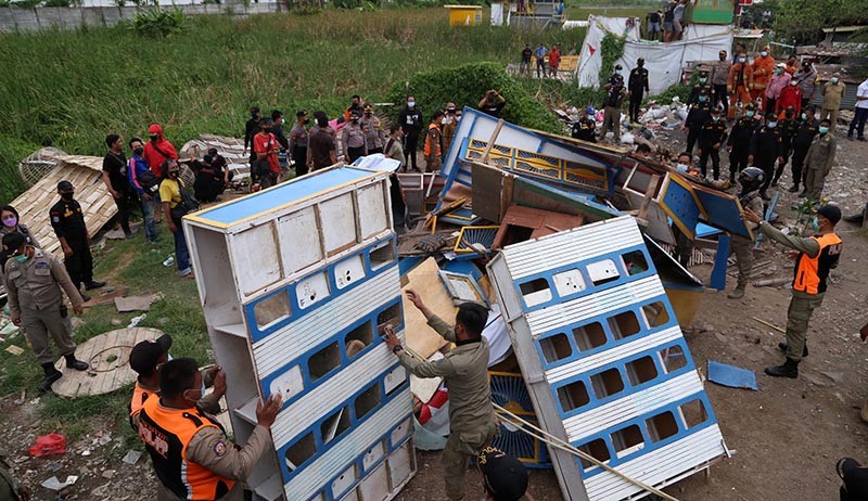 Merpati Balap Jadi Ajang Judi, Kandang Dibakar Petugas Gabungan - Bagian 6