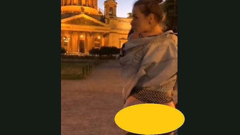 Pamer Bokong di Depan Gereja Katedral, Influencer Seksi Ini Ditangkap 