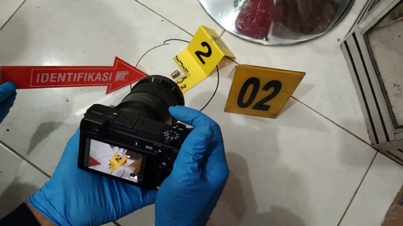 Olah TKP Perampokan Toko, Polisi Temukan Proyektil di Lantai