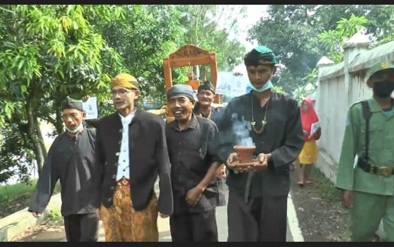 Begini Meriahnya Tradisi Boyong Kenthong, Prosesi Pergantian Kepala Desa di Pemalang