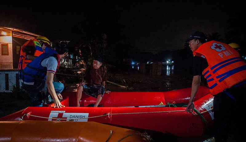 Ratusan Rumah di Rangkasbitung Terendam Banjir Setinggi 1,5 Meter - Bagian 3