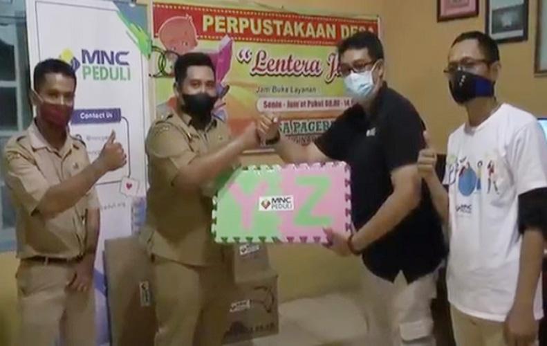 MNC Peduli Salurkan Bantuan Peralatan Membaca untuk Perpustakaan di Desa Pagerdawung Kendal 