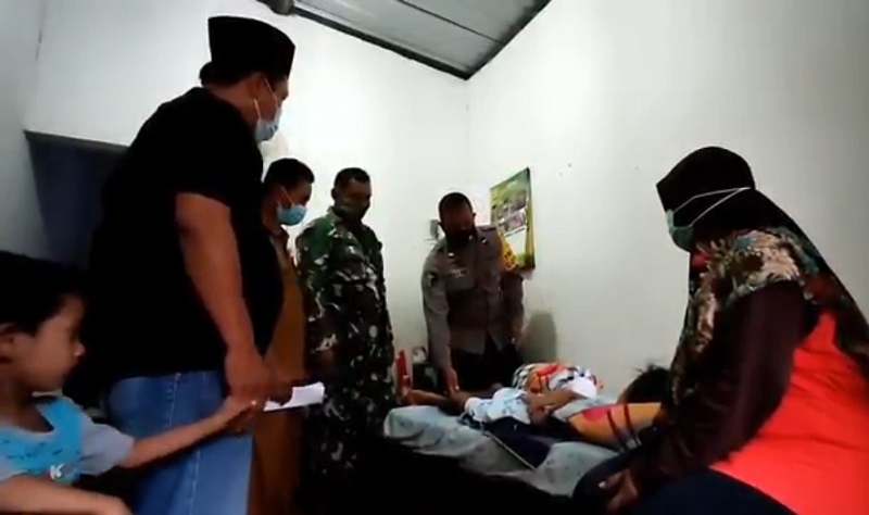 Bocah 12 Tahun di Lamongan Mendadak Lumpuh usai Jatuh, Rambutnya Juga Rontok 
