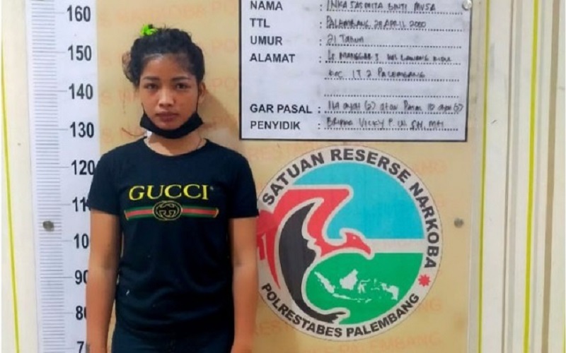 Jadi Pengedar Sabu, Mama Muda Ini Ditangkap saat Melayani Pelanggan 