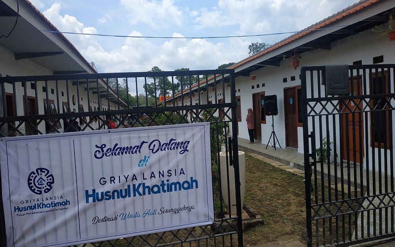 Cerita Perawat Lansia di Malang, Kejar Penghuni Kabur hingga Mualafkan Jelang Wafat